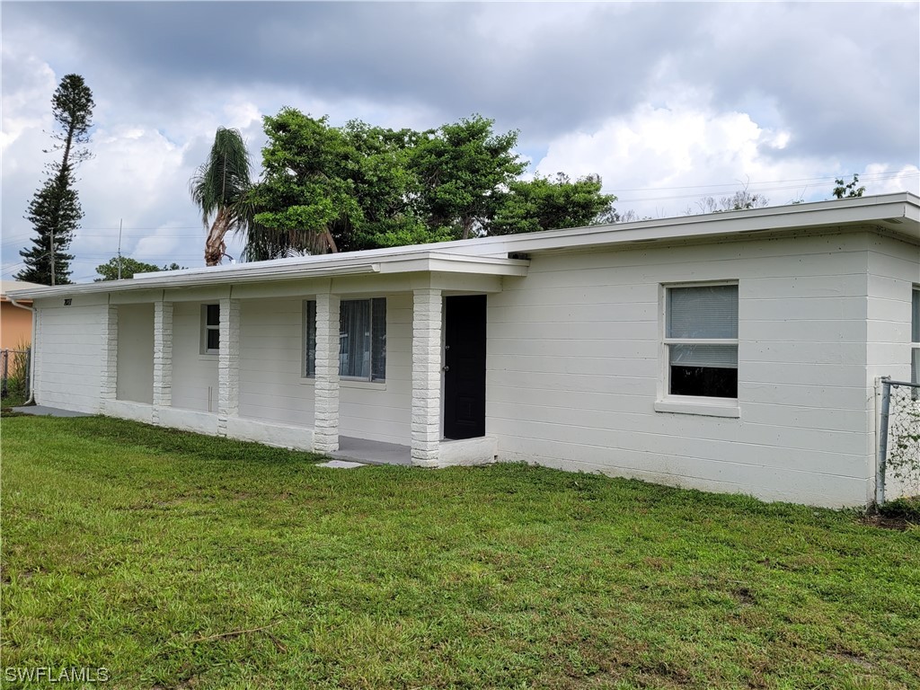 2027 Maravilla Circle Fort Myers FL 33901 223048443 image1