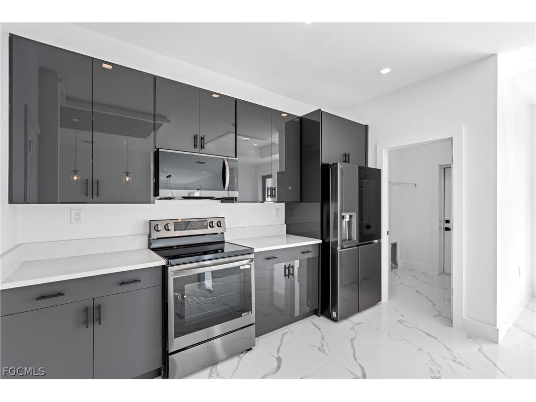 2027 NE 18th Street Cape Coral FL 33909 2026010449 image20