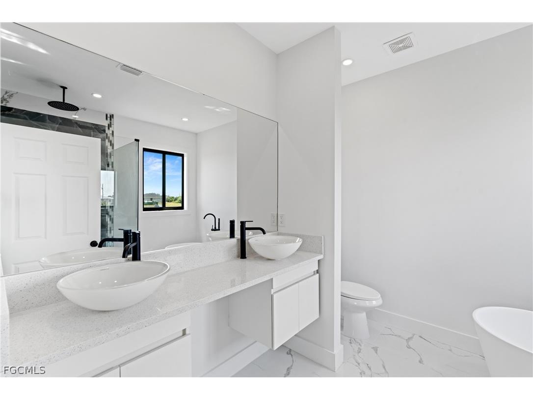 2027 NE 18th Street Cape Coral FL 33909 2026010449 image26