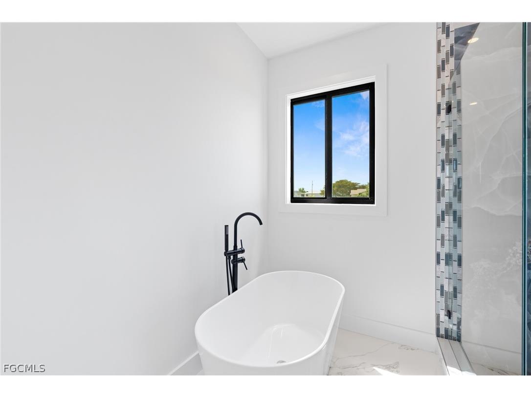 2027 NE 18th Street Cape Coral FL 33909 2026010449 image28