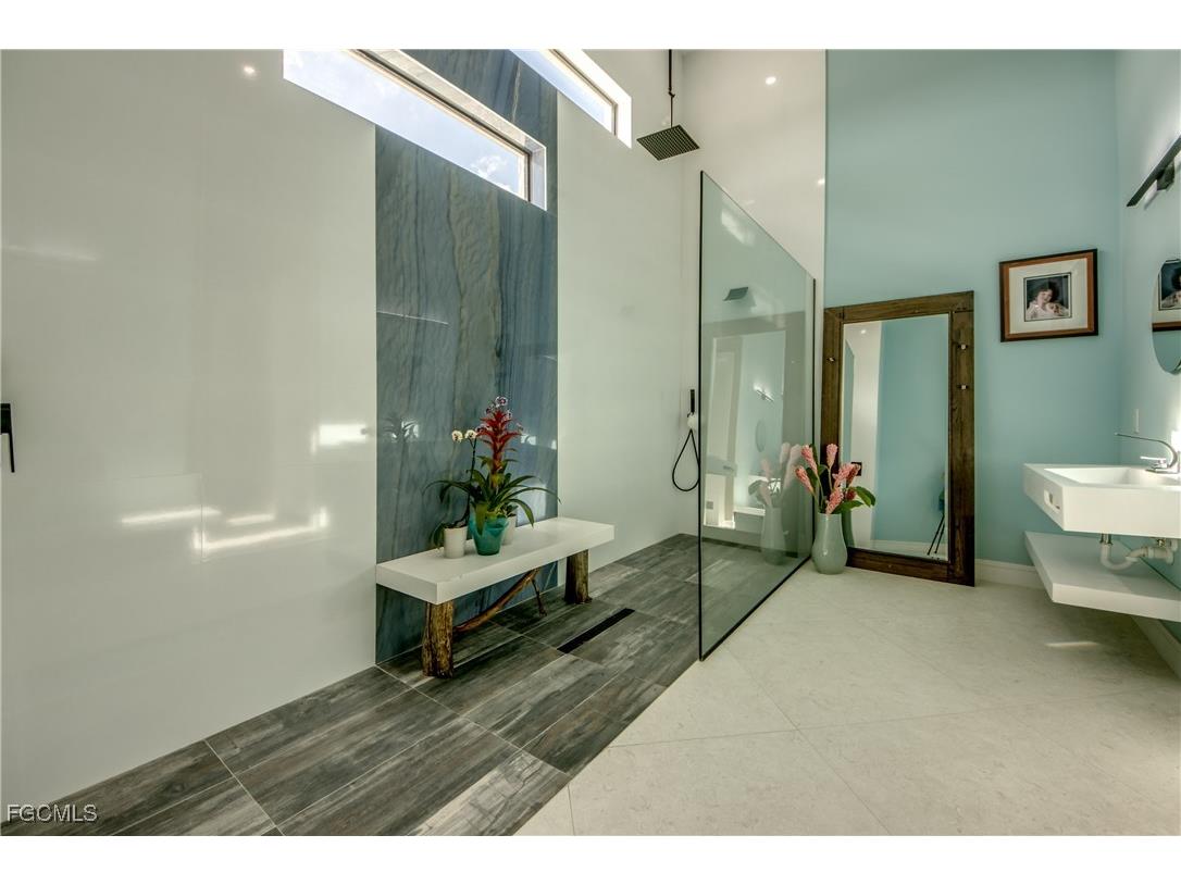 2028 NW 32nd Place Cape Coral FL 33993 2025013730 image2