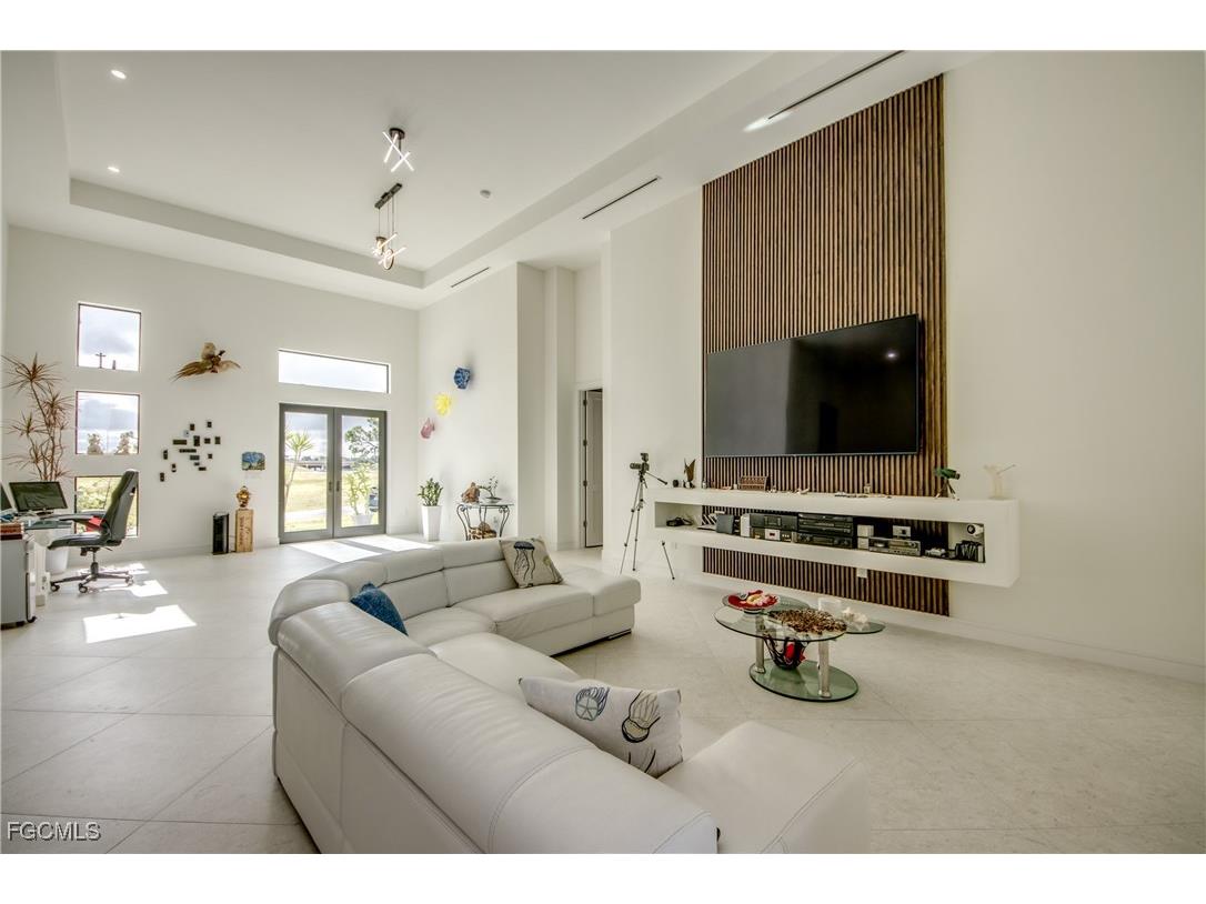 2028 NW 32nd Place Cape Coral FL 33993 2025013730 image8