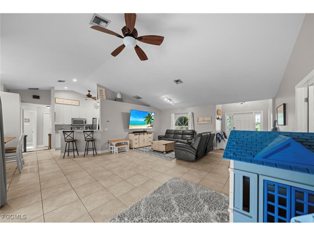 203 NW 4th Avenue Cape Coral FL 33993 2025015247 image3