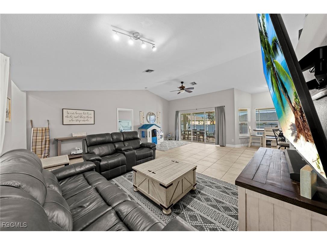 203 NW 4th Avenue Cape Coral FL 33993 2025015247 image6