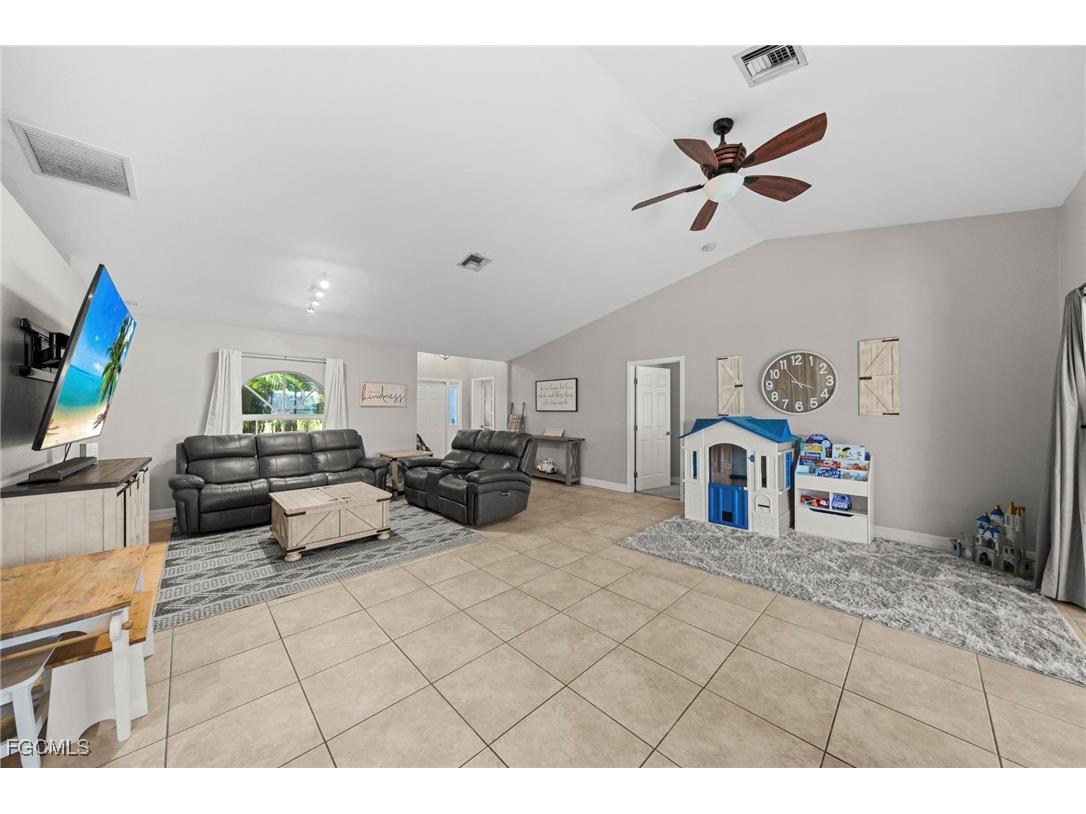 203 NW 4th Avenue Cape Coral FL 33993 2025015247 image7