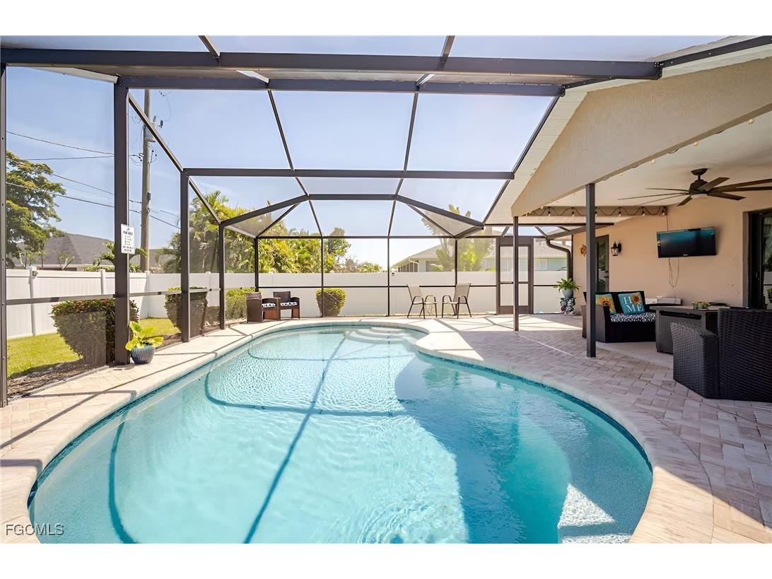 203 SE 43rd Terrace Cape Coral FL 33904 2025014584 image5