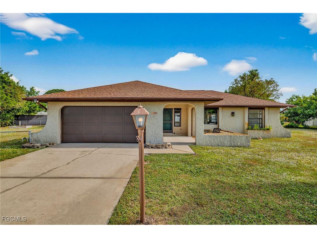 203 Tree Swallow Court Lehigh Acres FL 33936 2025021988 image2