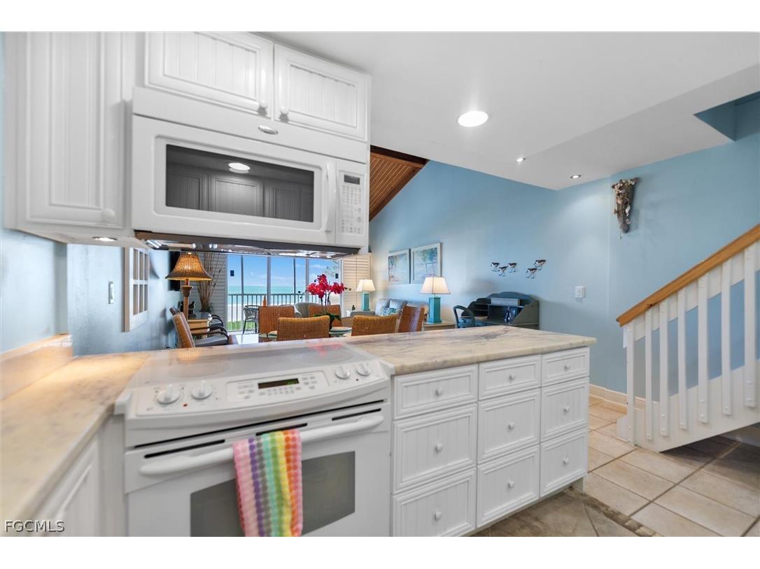 2030 Gulf Beach Villas Captiva FL 33924 2026009229 image7