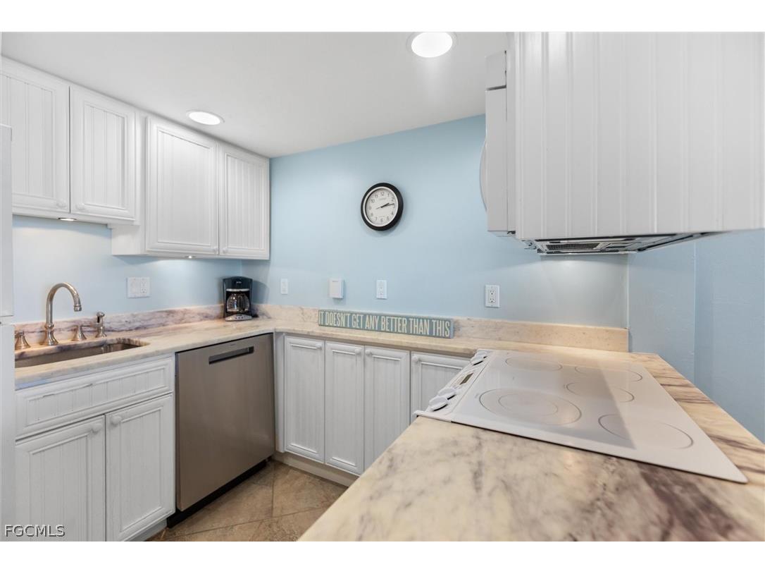2030 Gulf Beach Villas Captiva FL 33924 2026009229 image8
