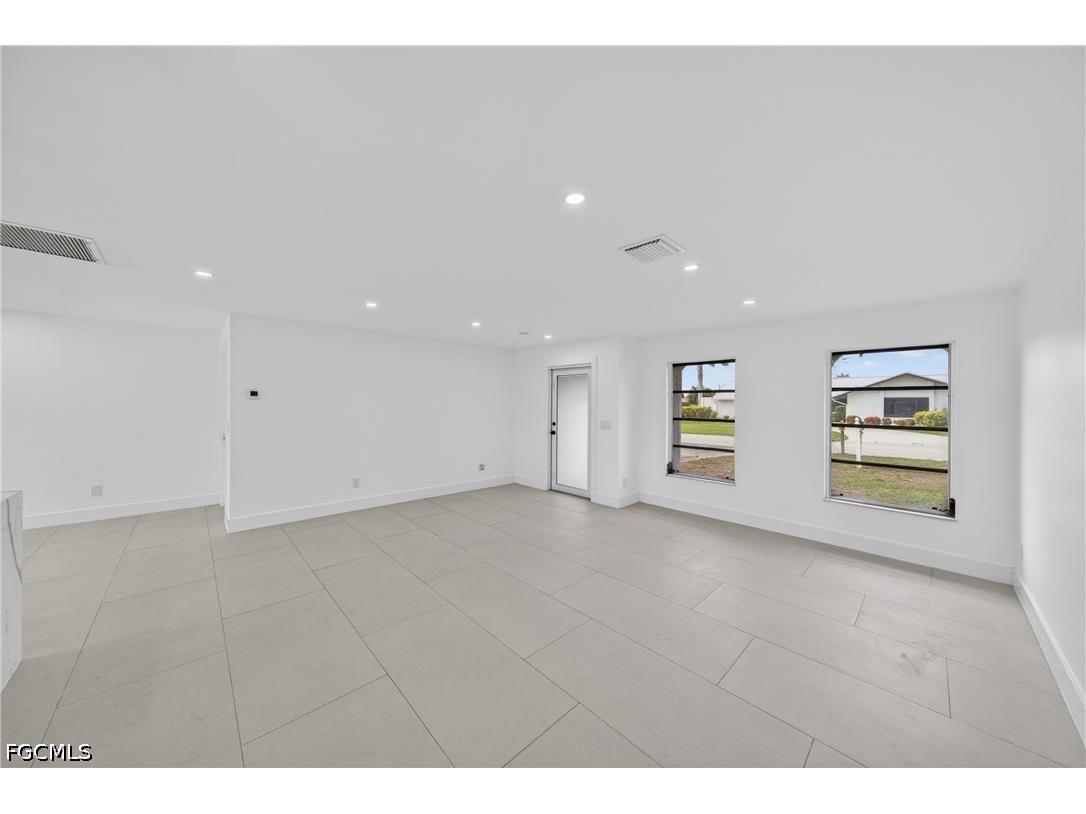 2031 SE 25th Lane Cape Coral FL 33904 2026024236 image8