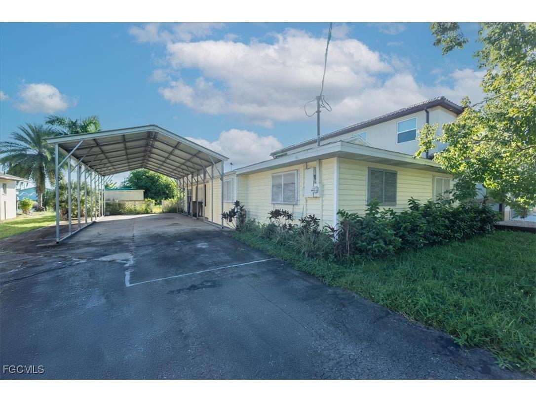 2032 Bahama Avenue Fort Myers FL 33905 2025015863 image1