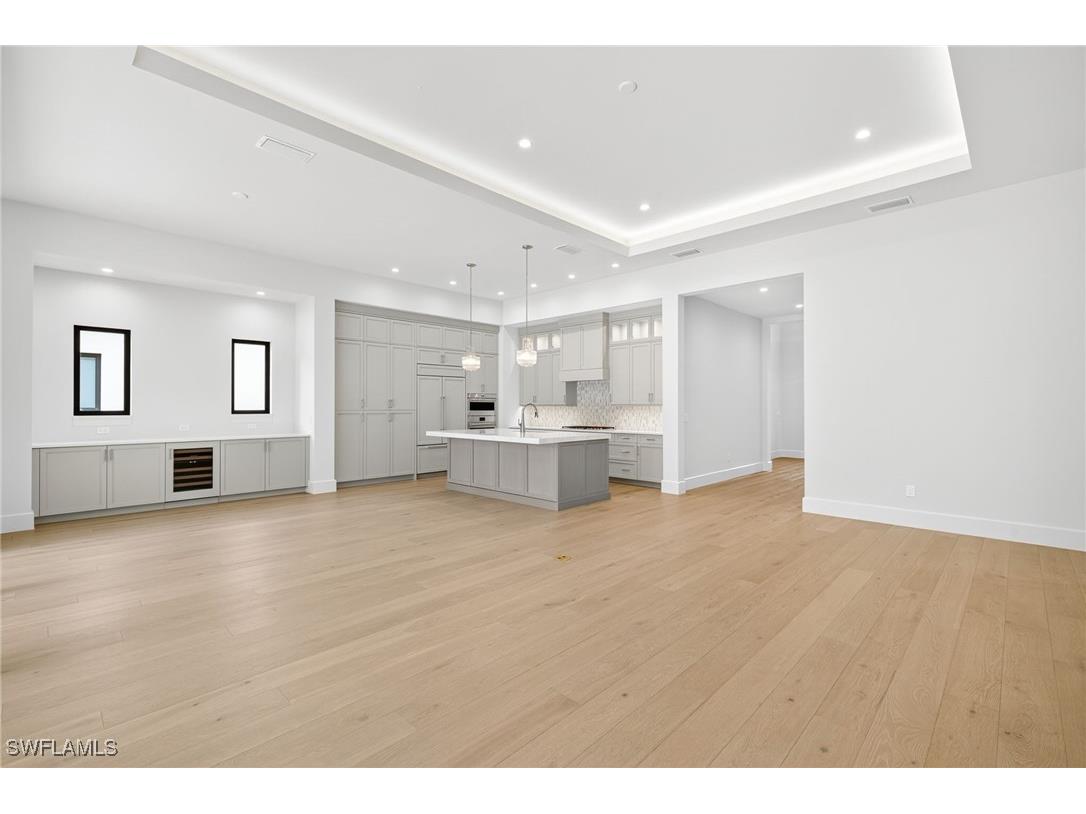 2032 Cambridge Park Drive Naples FL 34109 224026311 image2