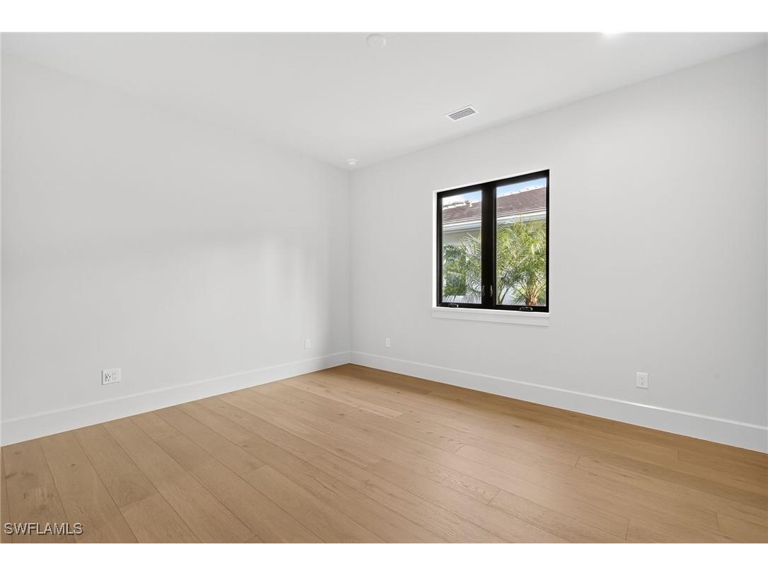 2032 Cambridge Park Drive Naples FL 34109 224026311 image20