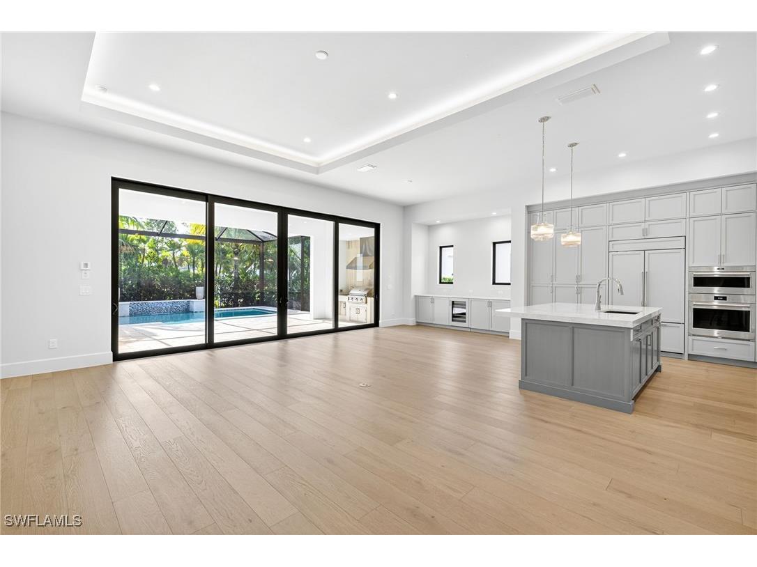 2032 Cambridge Park Drive Naples FL 34109 224026311 image3