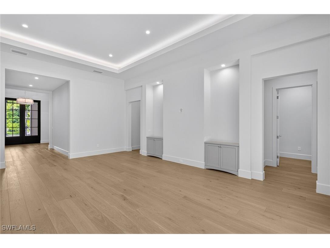 2032 Cambridge Park Drive Naples FL 34109 224026311 image5