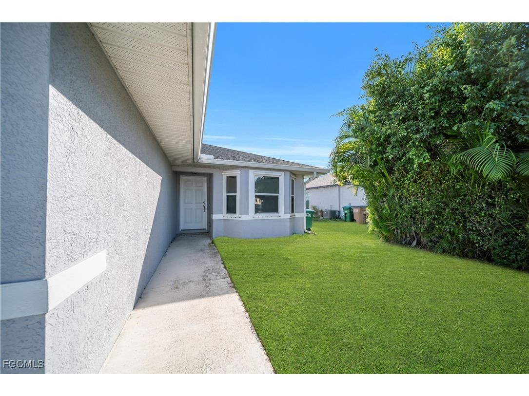 2032 NE 6th Street Cape Coral FL 33909 2026005700 image11