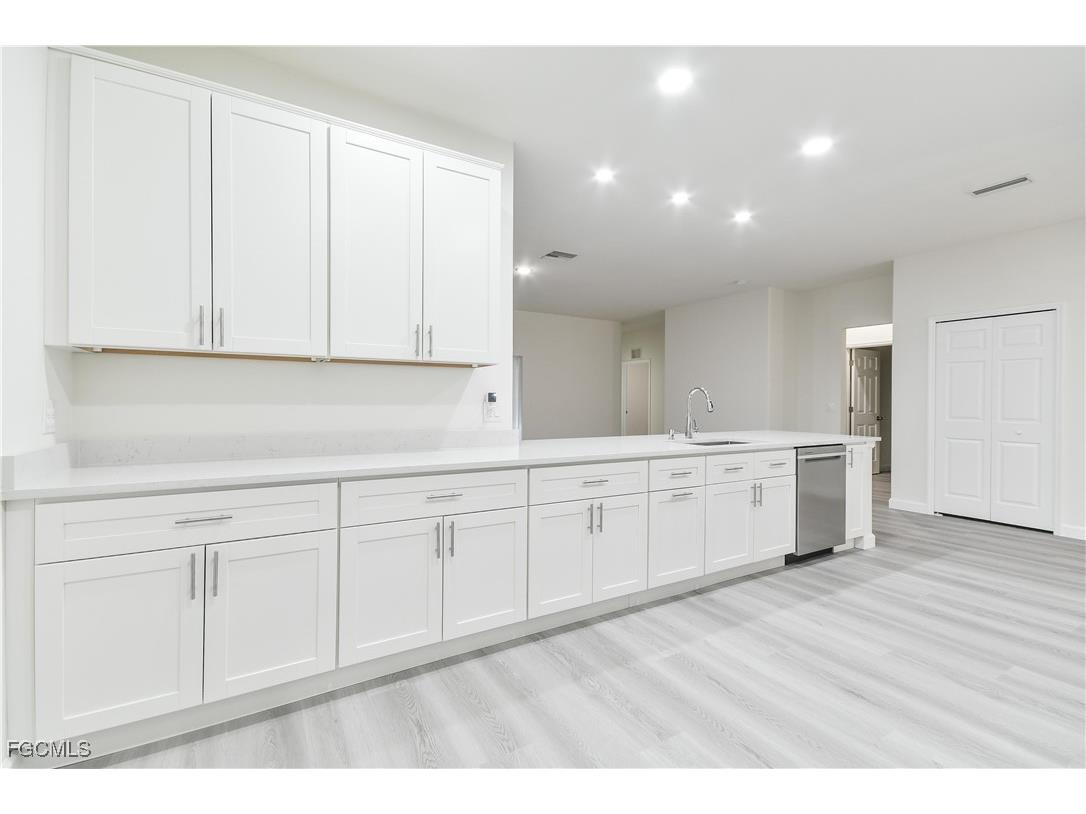 2032 NW 2nd Place Cape Coral FL 33993 2025019869 image10