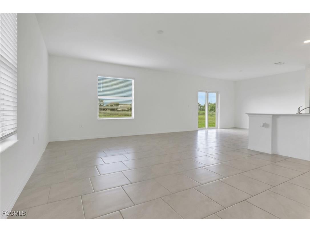 20360 Caroline Creek Place Lehigh Acres FL 33974 2025015648 image4