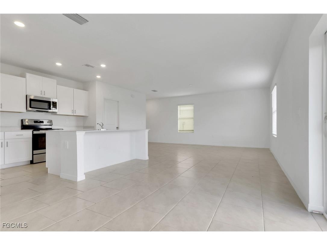 20360 Caroline Creek Place Lehigh Acres FL 33974 2025015648 image7