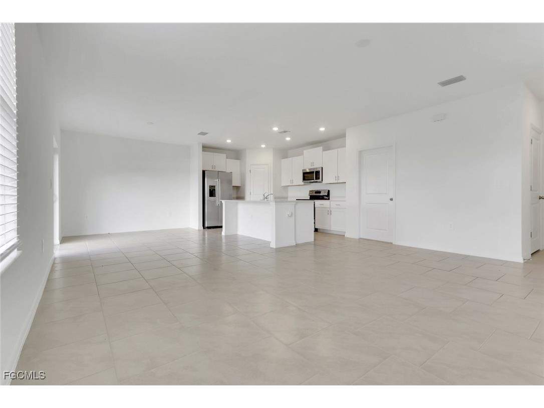 20360 Caroline Creek Place Lehigh Acres FL 33974 2025015648 image8