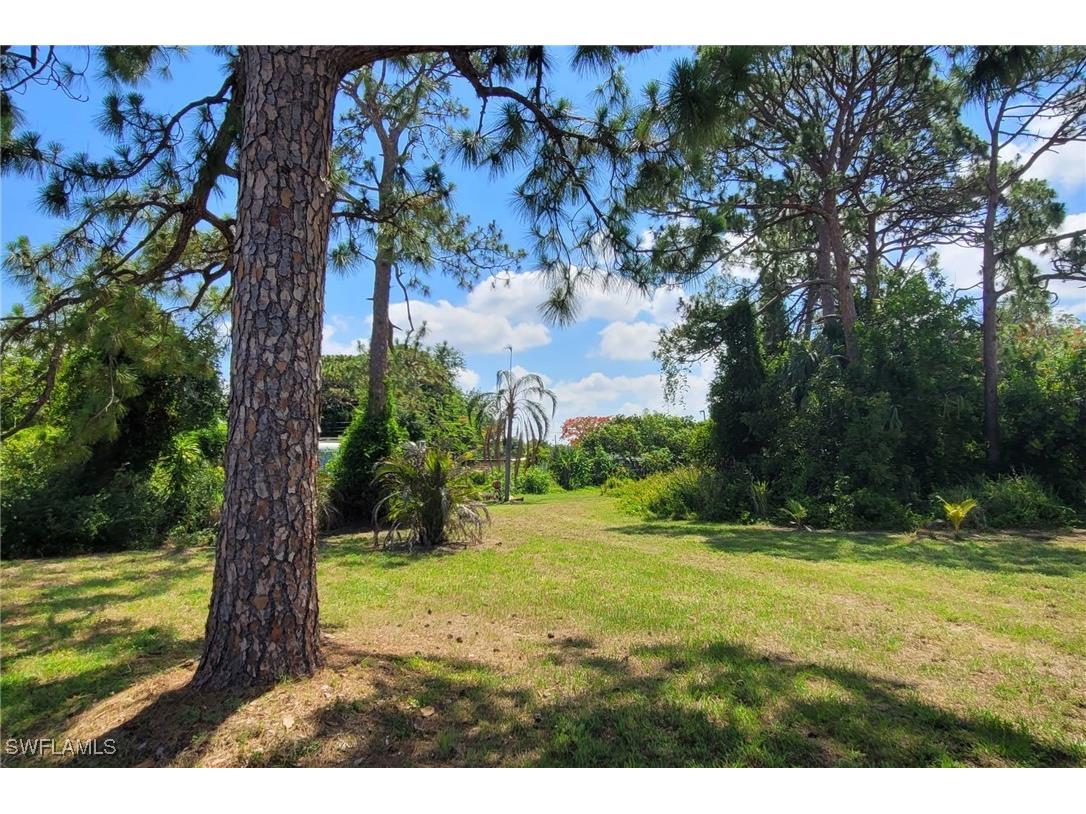 204 E Mariana Avenue North Fort Myers FL 33917 225050619 image1