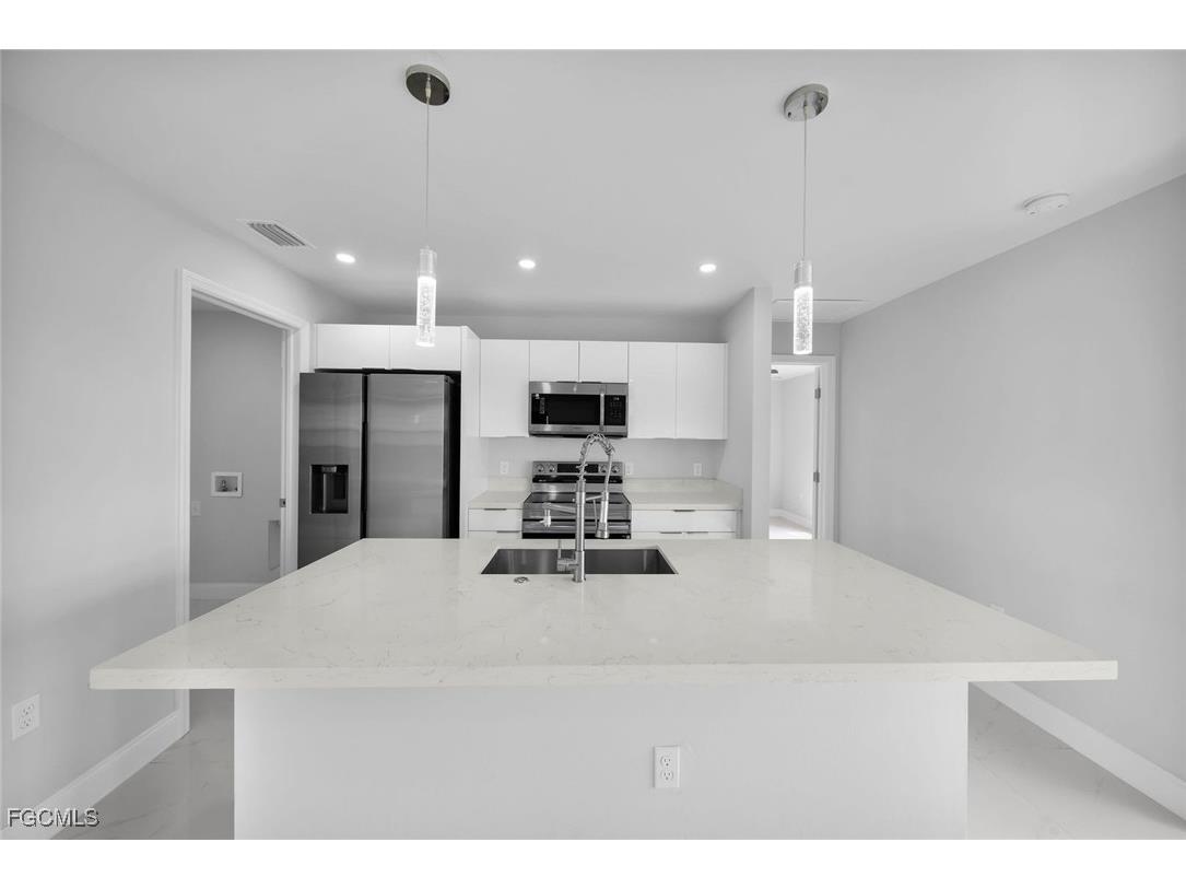 204 NW 14th Street Cape Coral FL 33993 2025009404 image2