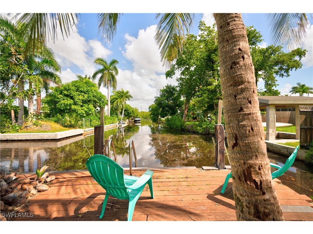 2043 Estey Avenue Naples FL 34104 224072347 image1