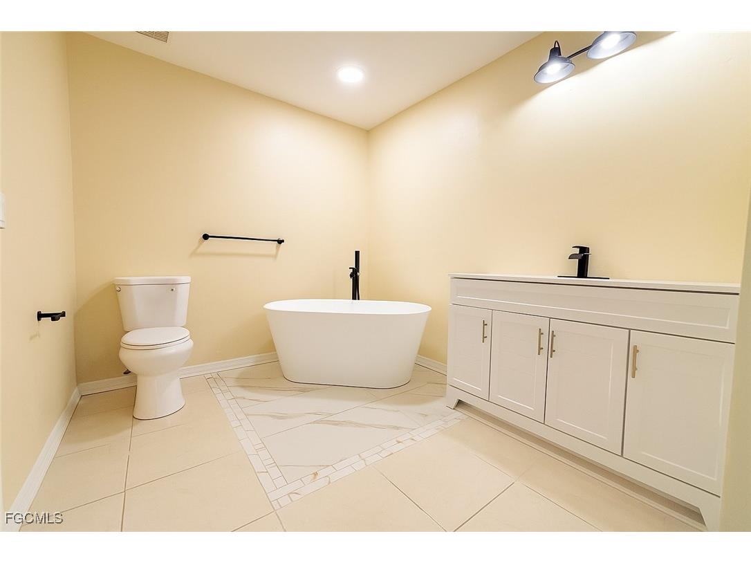 2045 NE 28th Street Cape Coral FL 33909 2025019889 image17