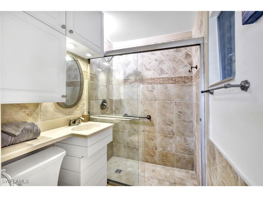 2047 Harbor Lane Naples FL 34104 225065658 image17