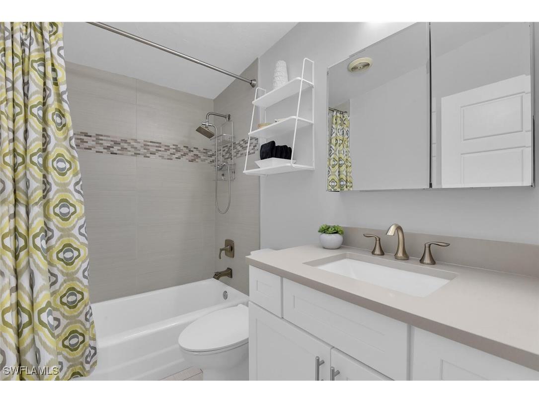 2048 Harbor Lane Naples FL 34104 225068453 image20