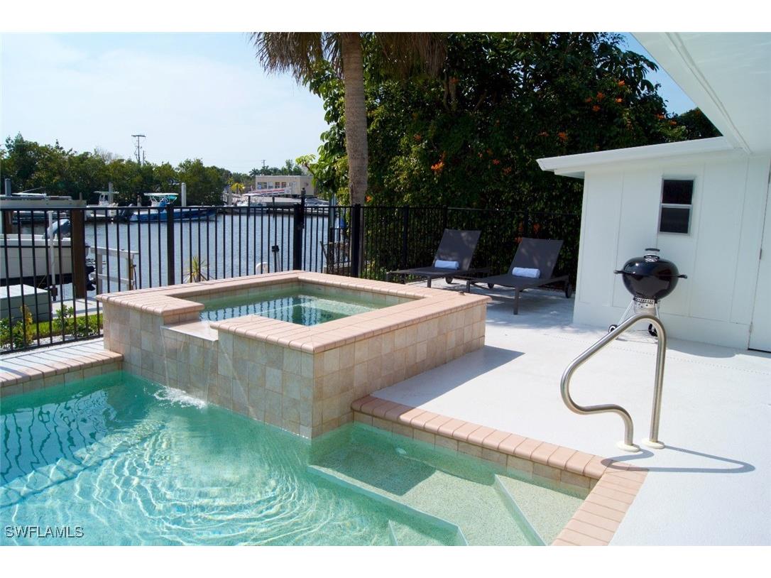 2048 Harbor Lane Naples FL 34104 225068453 image28