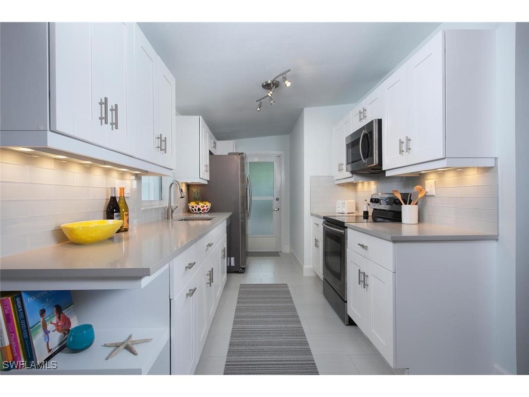 2048 Harbor Lane Naples FL 34104 225068453 image6