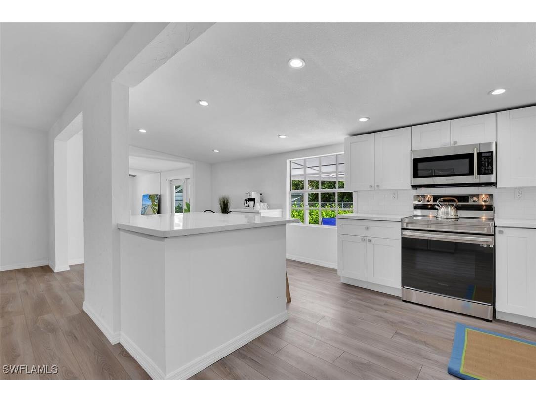 2048 Holiday Lane Naples FL 34104 225067919 image10