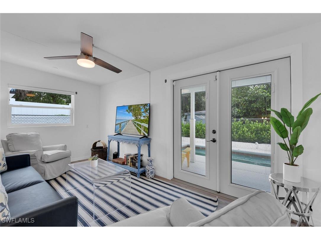 2048 Holiday Lane Naples FL 34104 225067919 image11