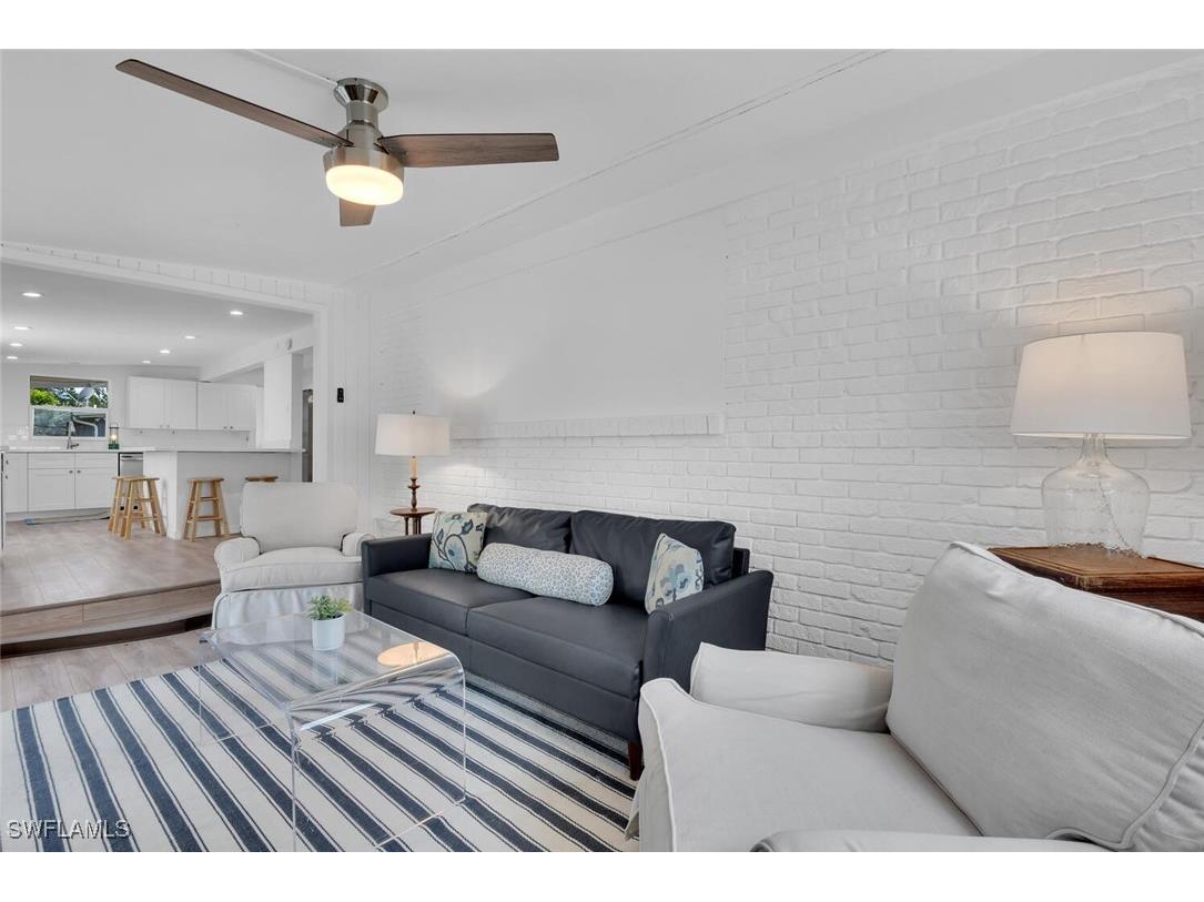 2048 Holiday Lane Naples FL 34104 225067919 image12