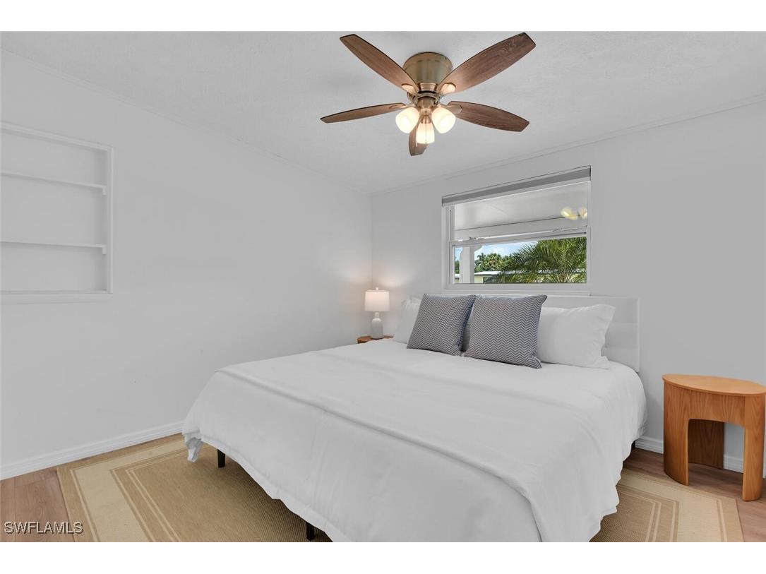 2048 Holiday Lane Naples FL 34104 225067919 image13