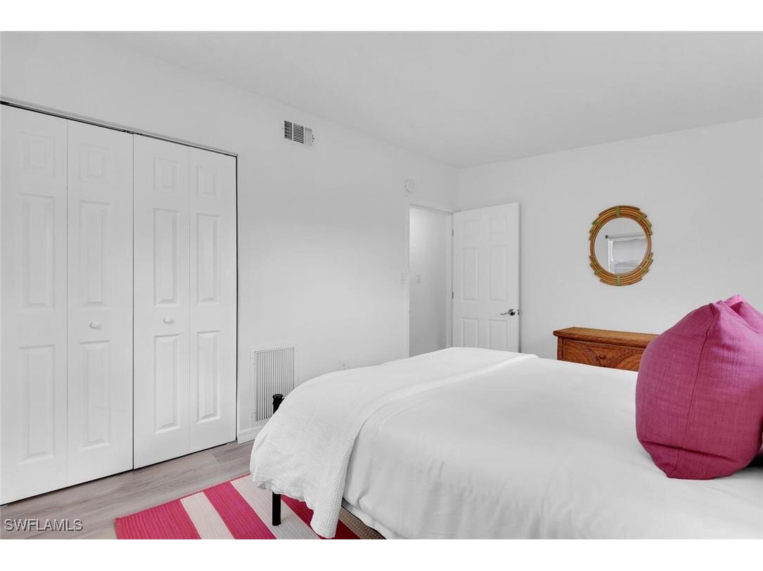 2048 Holiday Lane Naples FL 34104 225067919 image17