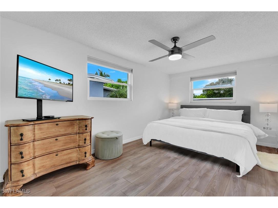 2048 Holiday Lane Naples FL 34104 225067919 image21