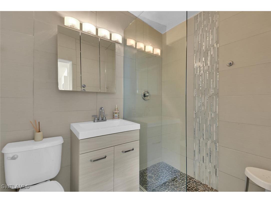 2048 Holiday Lane Naples FL 34104 225067919 image23