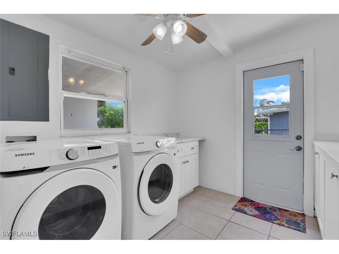 2048 Holiday Lane Naples FL 34104 225067919 image24