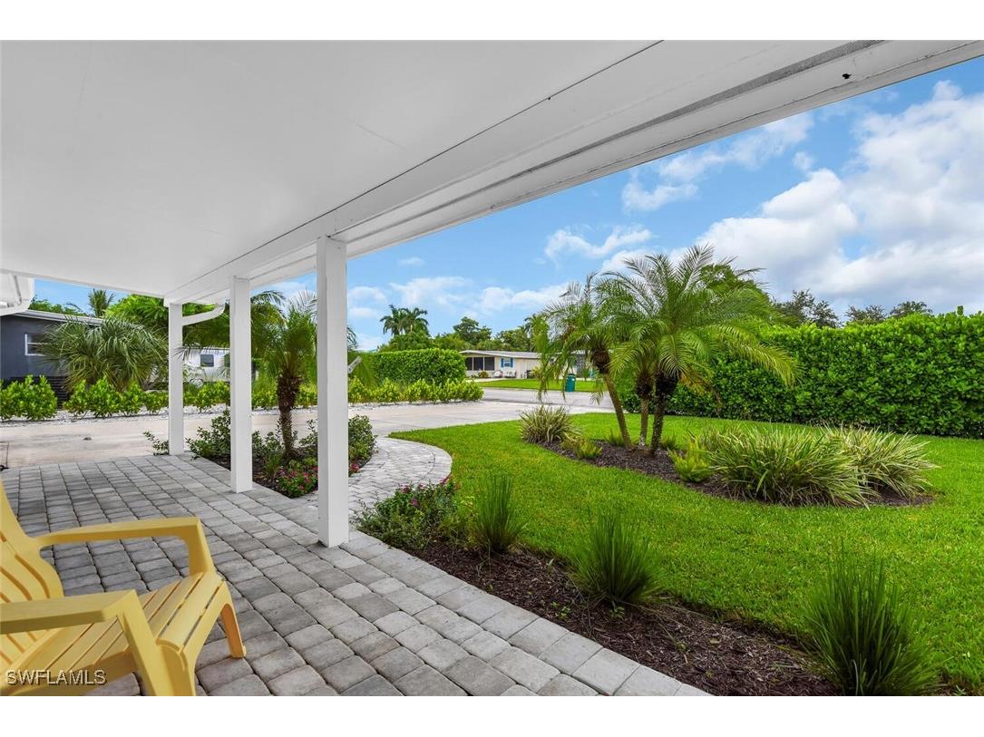 2048 Holiday Lane Naples FL 34104 225067919 image25