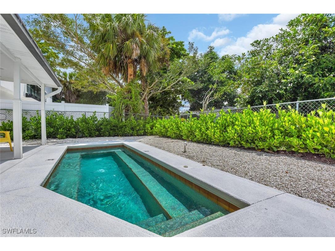 2048 Holiday Lane Naples FL 34104 225067919 image28