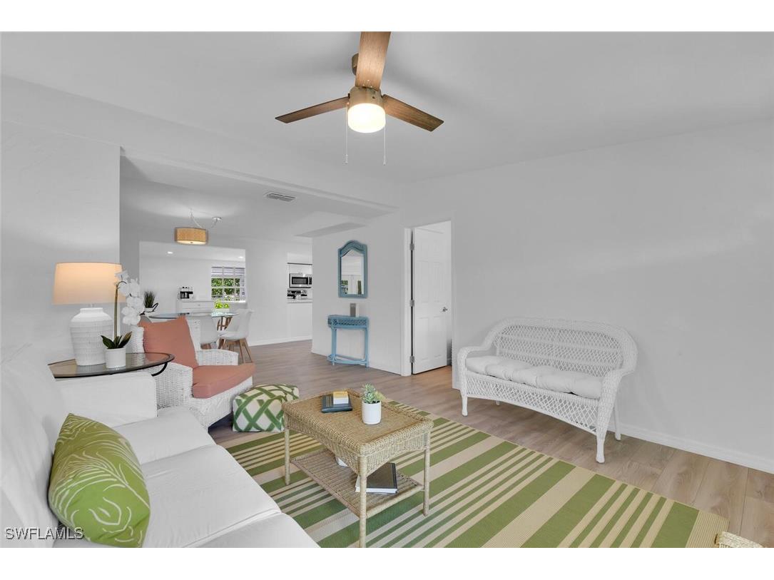 2048 Holiday Lane Naples FL 34104 225067919 image4