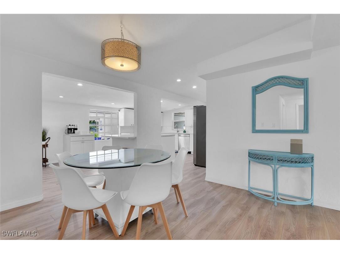 2048 Holiday Lane Naples FL 34104 225067919 image5