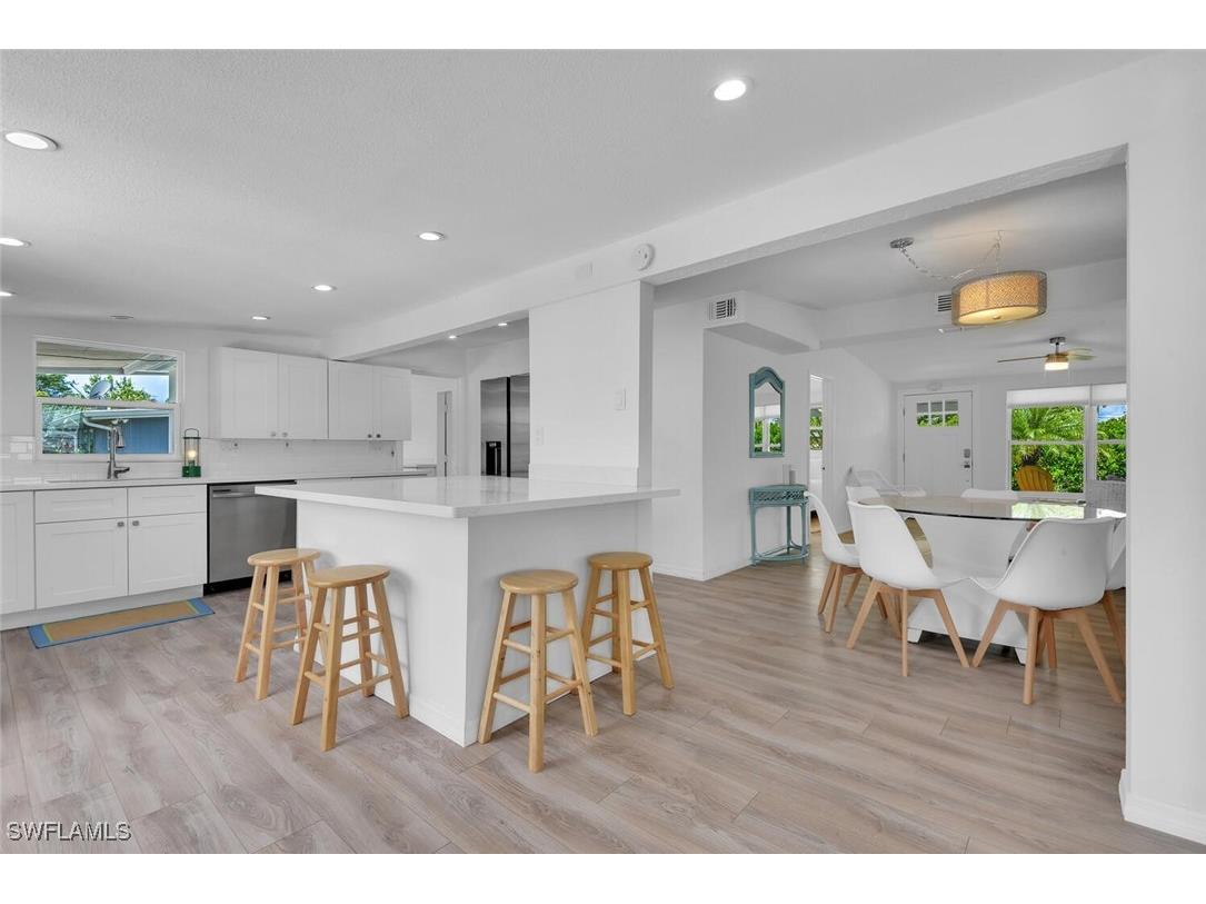 2048 Holiday Lane Naples FL 34104 225067919 image8