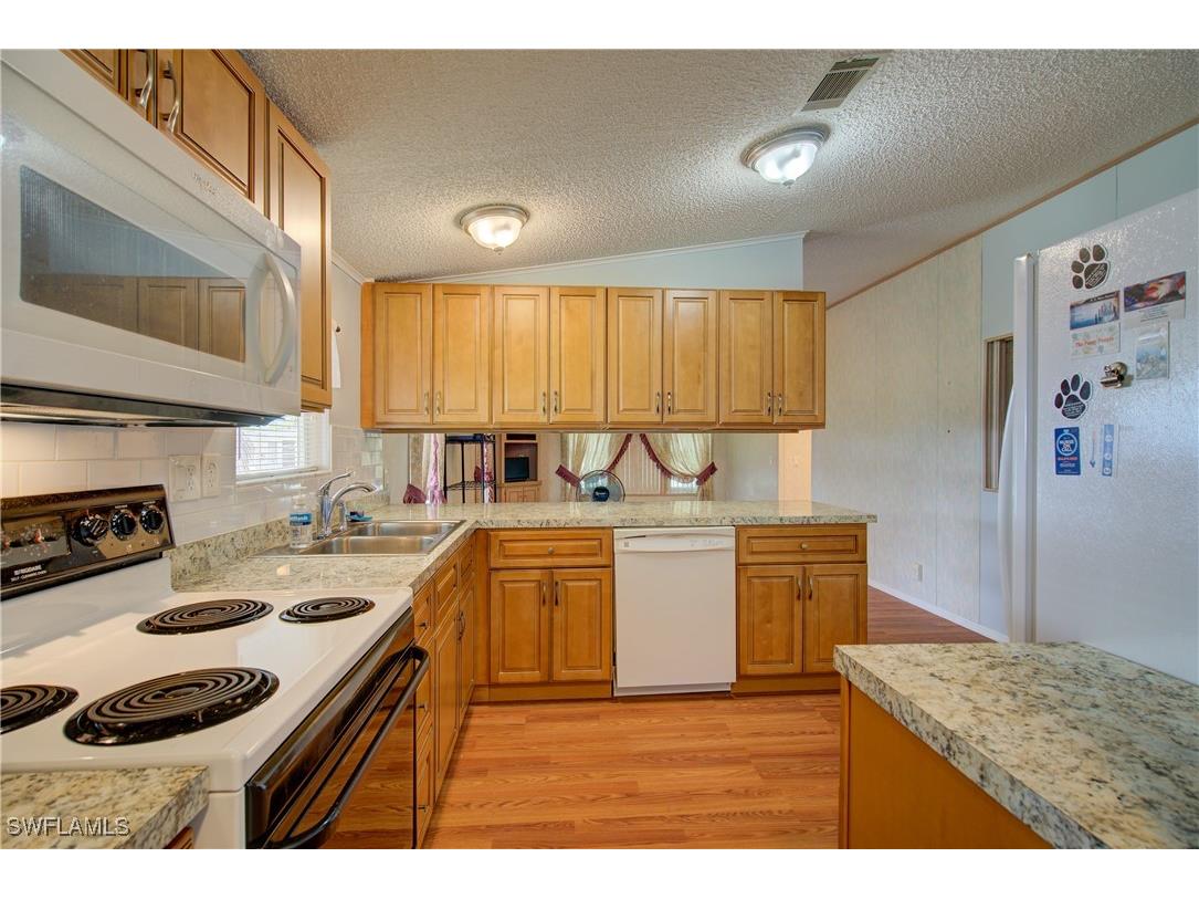 205 Carriage Lane North Fort Myers FL 33917 225055940 image2