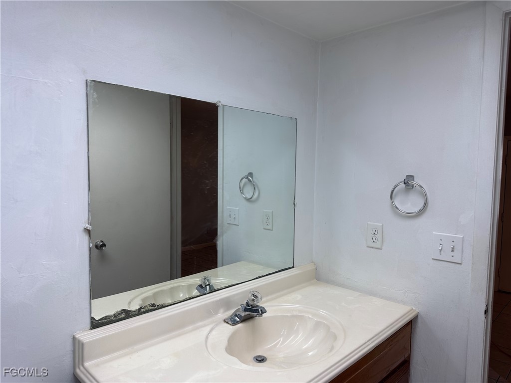 205 NE 9th Court Cape Coral FL 33909 2025008526 image18