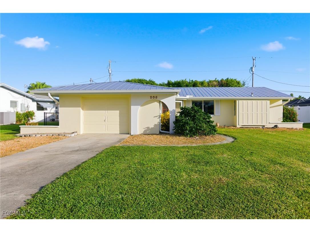 205 SE 44th Terrace Cape Coral FL 33904 2025017956 image1