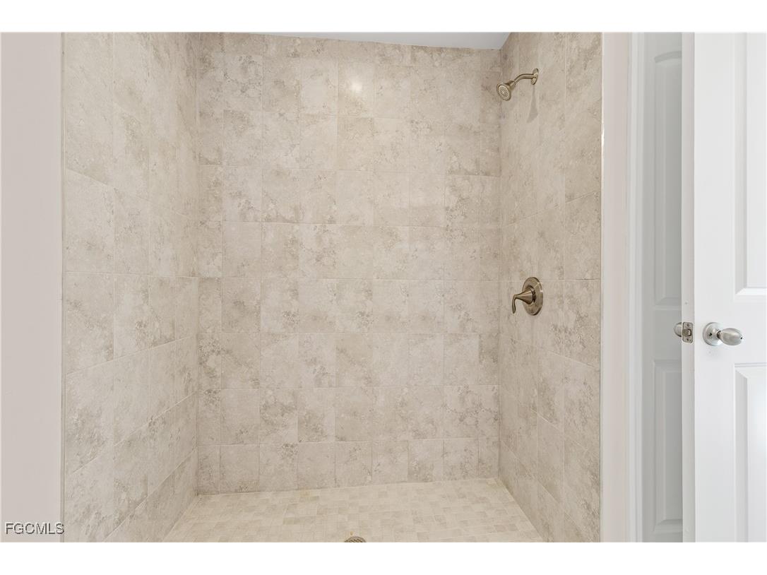 2052 NW 17th Street Cape Coral FL 33993 2025015429 image23