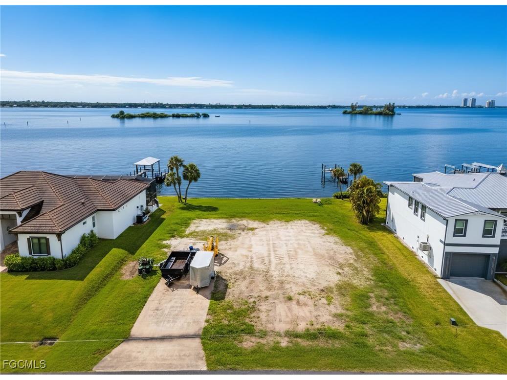 2053 Club House Road North Fort Myers FL 33917 2025008673 image1